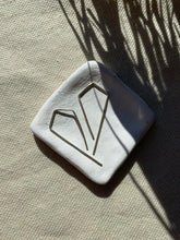 Load image into Gallery viewer, Connection ear piece "Ume" Earth
