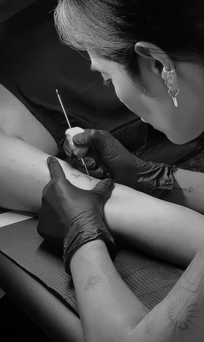 Handpoke markeringen - Handpoke tattoos